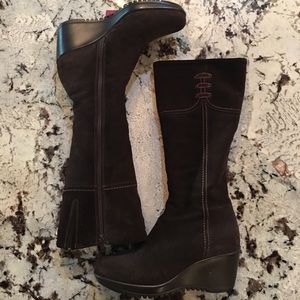 La Canadienne suede boots
